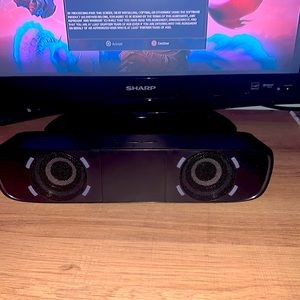 Black speaker works perfectly fine only been used 1 time